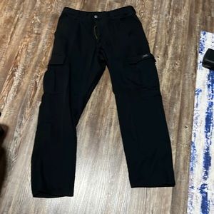 Black men’s cargo long pants wrangler size 33x30